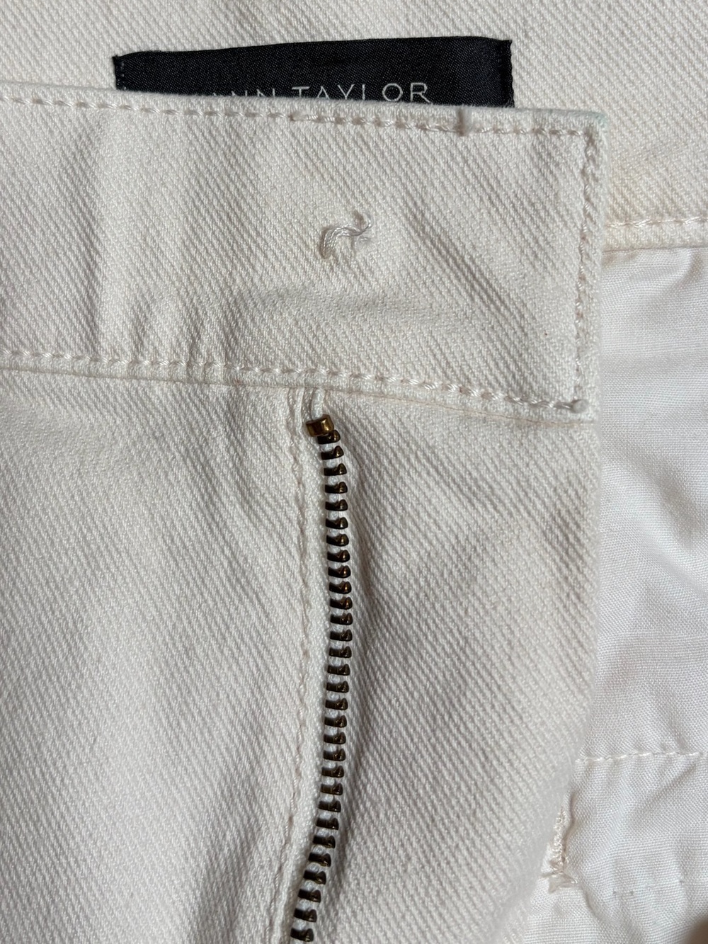 Ann Taylor Wide Leg Hi Rise Cropped Pants Size 10 Ivory Cream Color 30” Waist - Picture 5 of 5